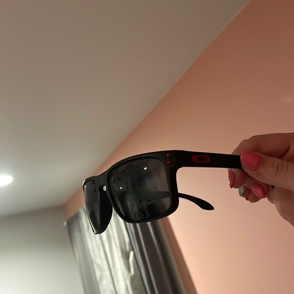 Mens Oakley sunglasses - Picture 1 of 3